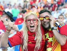 欧洲赛场风云再起，球迷情绪高涨