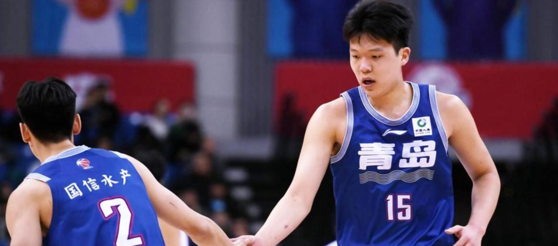 青岛男篮力克天津队，夺得关键比赛胜利