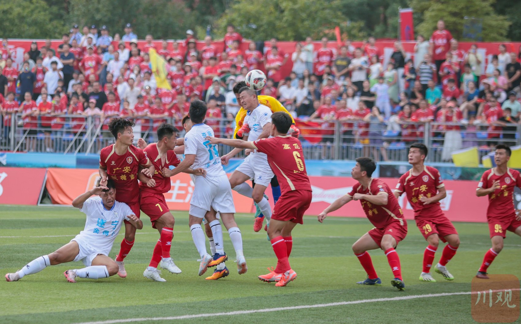 包含足球赛事精彩瞬间:球场内外风云变幻,胜负难分的词条 包含足球赛事精彩瞬间:球场内外风云变幻,胜负难分的词条